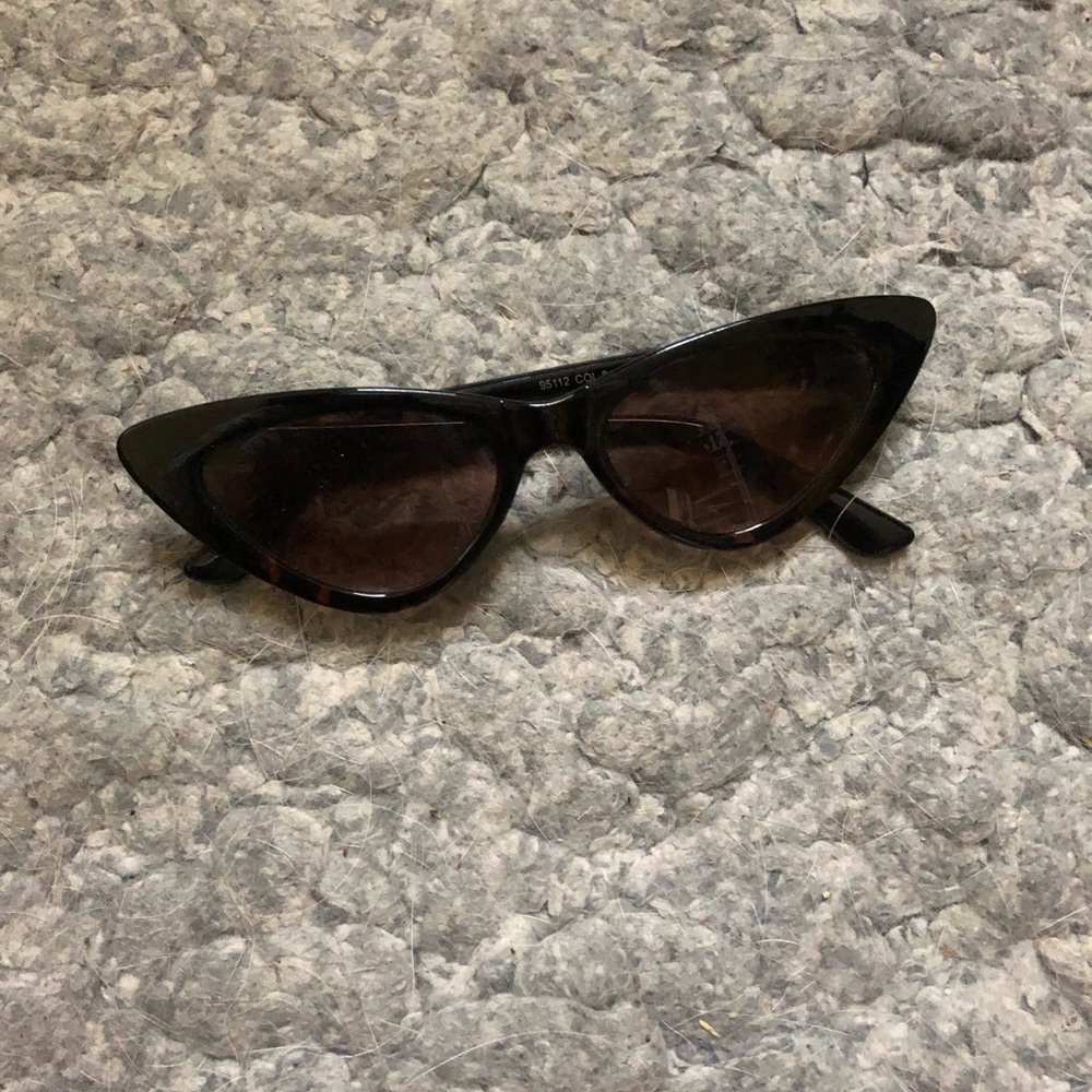 Vintage Black 90s Cat Eye Sunglasses